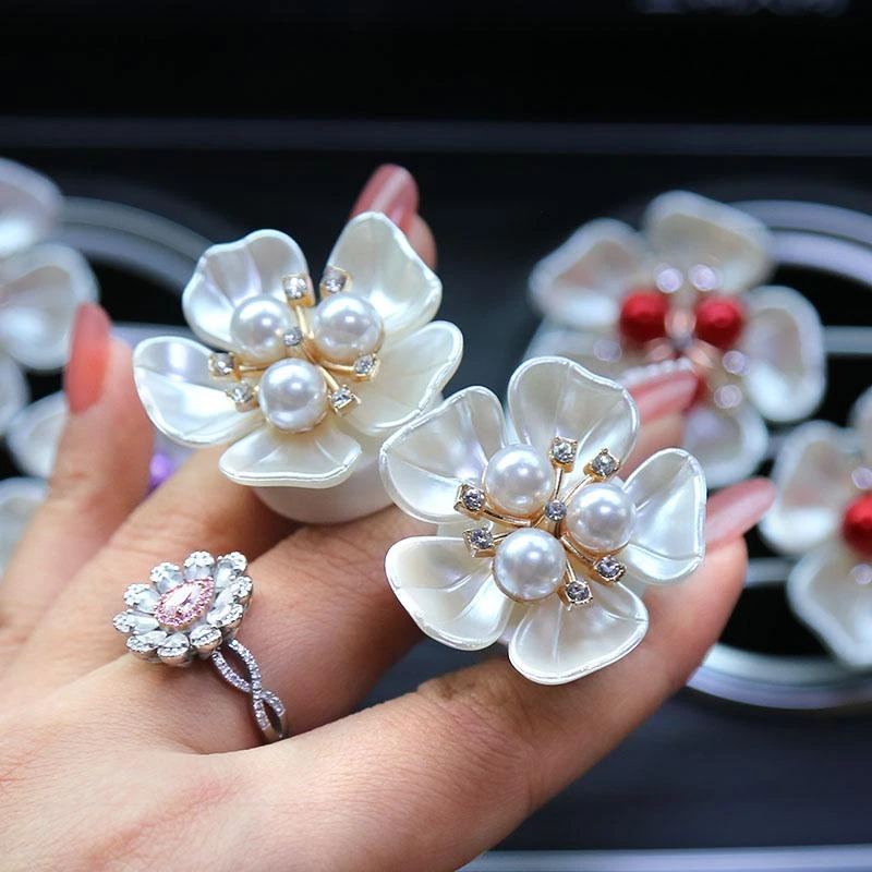 2024新款高档精致五瓣花小香风出风口车内饰品车载香薰车载装饰品