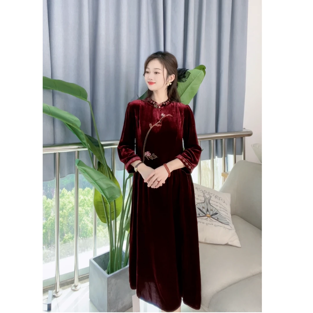 DY1193樱美嘉桑蚕丝丝绒新中式版刺绣连衣裙国风收腰显瘦款长袖