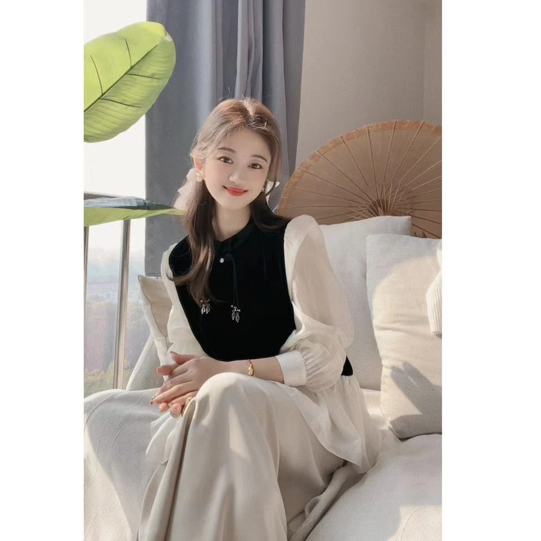 DY1367《樱美嘉》设计感时尚百搭显瘦减龄款泡泡袖荷叶边法式上衣