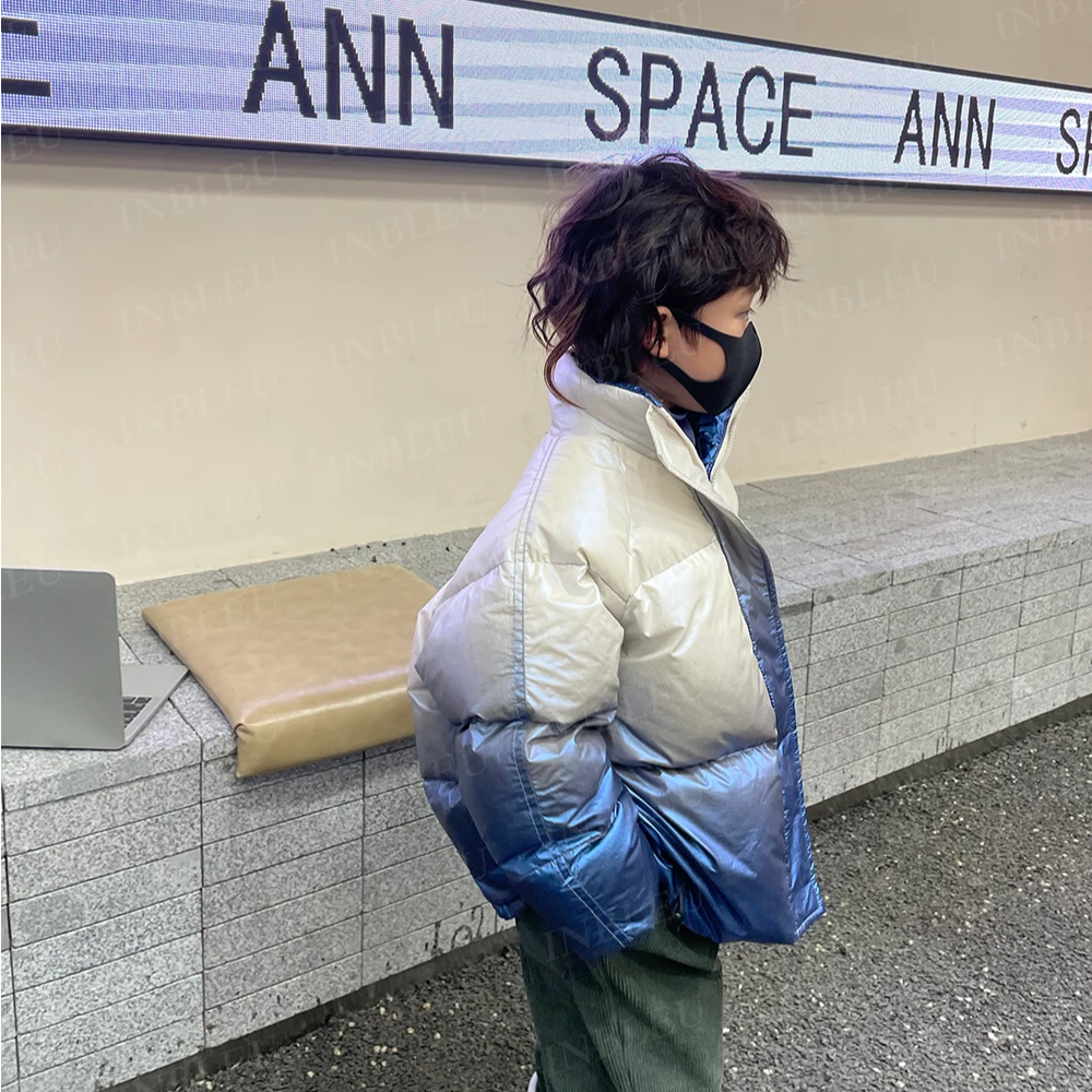 23921时尚蓝白渐变羽绒服