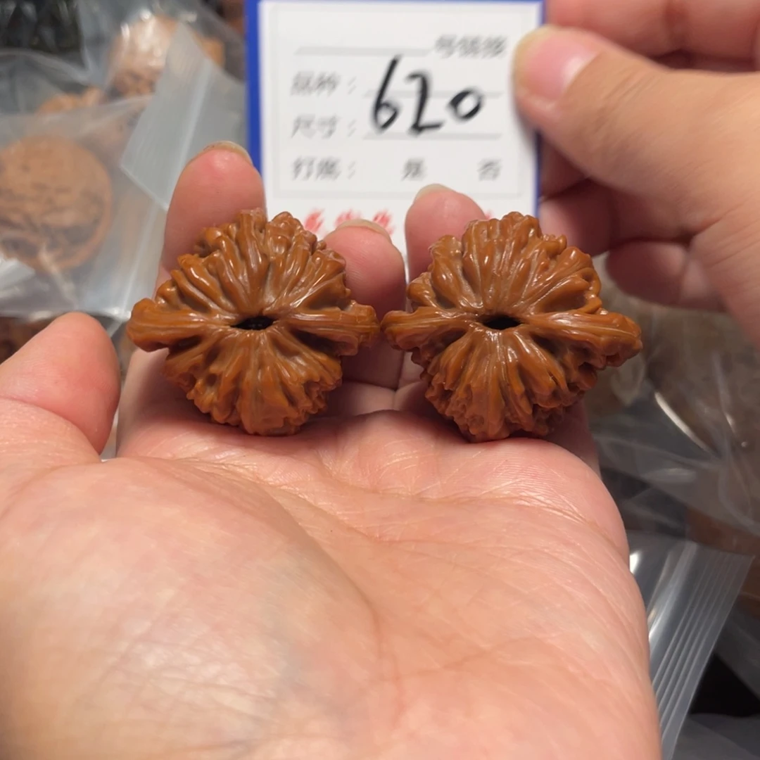 核桃核雕狮子头四座楼