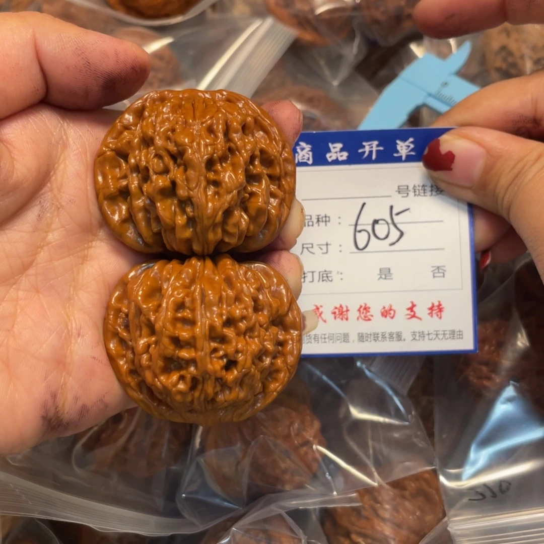核桃核雕狮子头的