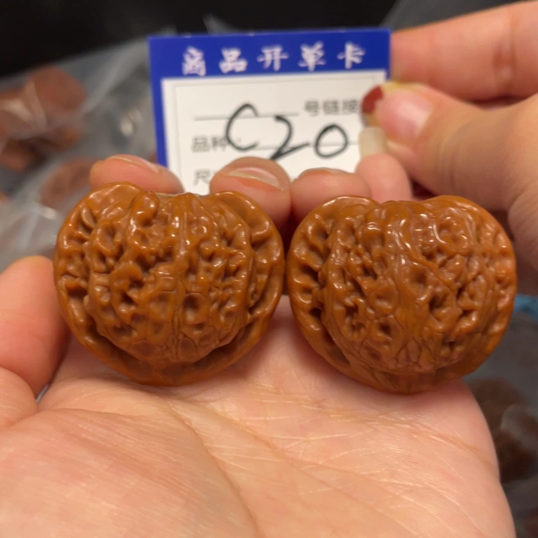 核桃核雕狮子头宫灯