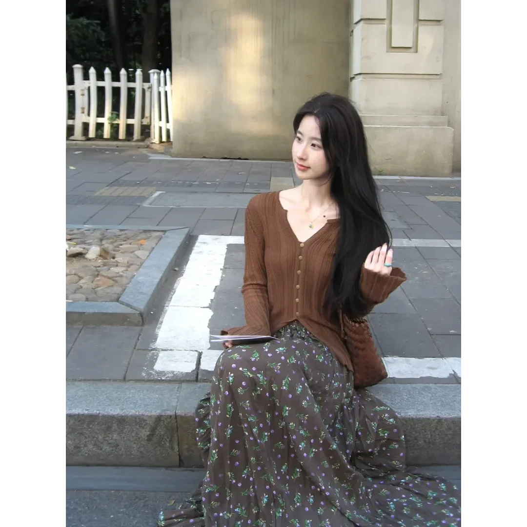 2024新款针织上衣碎花半身裙两件套女潮秋冬港风复古一整套搭配女