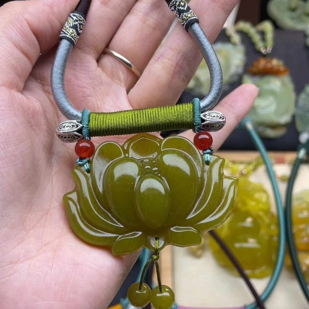 蛇纹石玉颈饰未镶嵌