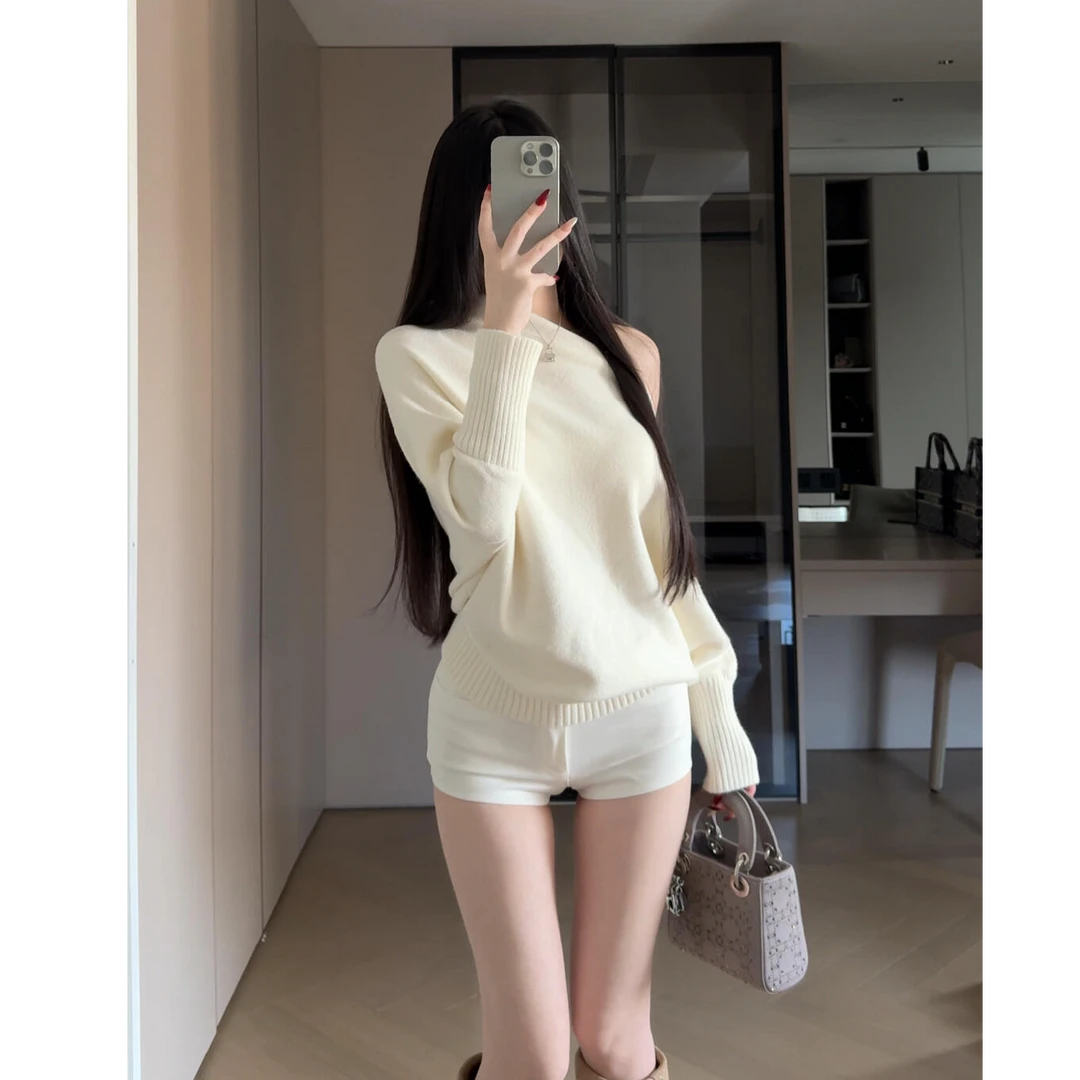2024秋冬新款纯欲性感斜领长袖针织毛衣搭短裤高腰显瘦两件套女