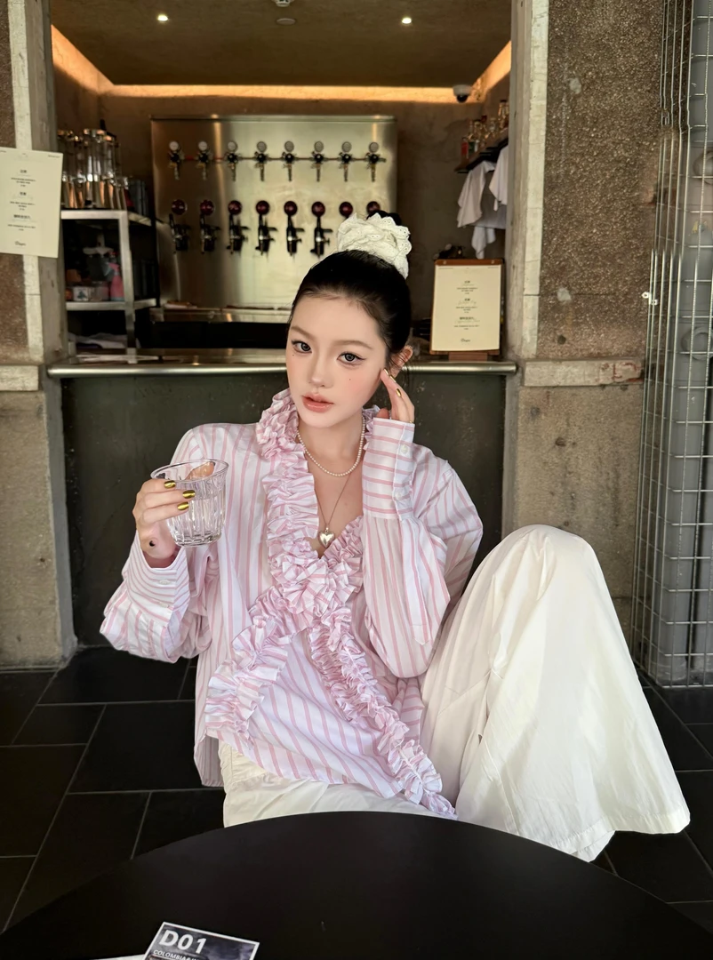 2024秋季新款法式慵懒立体木耳边V领条纹衬衫搭高腰显瘦阔腿长裤