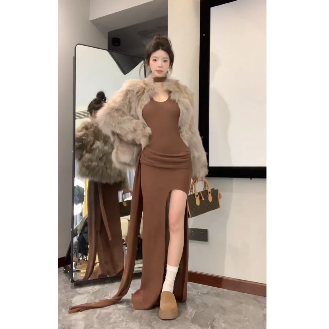 2024秋冬新款时尚气质显瘦辣妹显瘦高级感U领针织挂脖连衣裙女