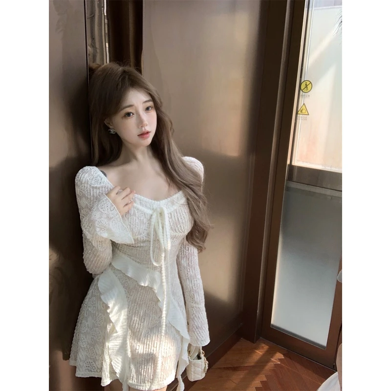 2024秋季新款时尚百搭设计感长袖蕾丝磨毛抽绳修身显瘦连衣裙女