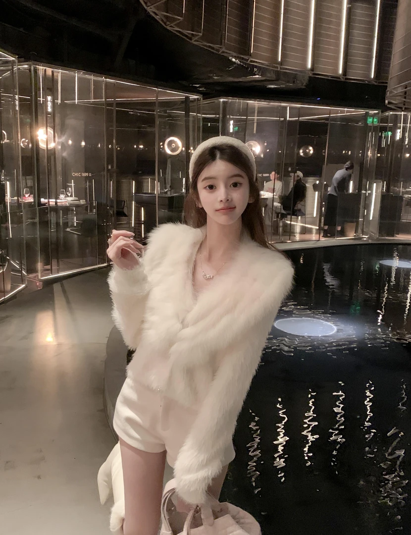 【雪泥奶贝】温柔风高级设计感毛绒绒V领针织衫上衣搭高腰显瘦热裤