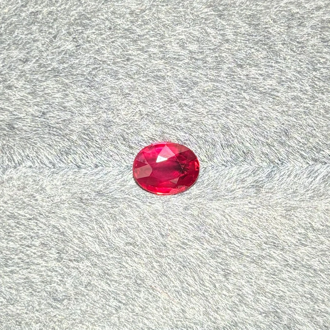 1.29CT 无烧鸽血 红宝石 全净玻璃体 吉尔德权威大证