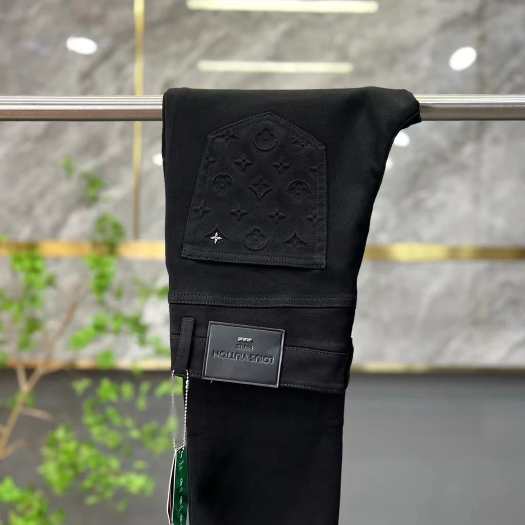 冬季加厚纯黑色小直筒牛仔裤（8618C）