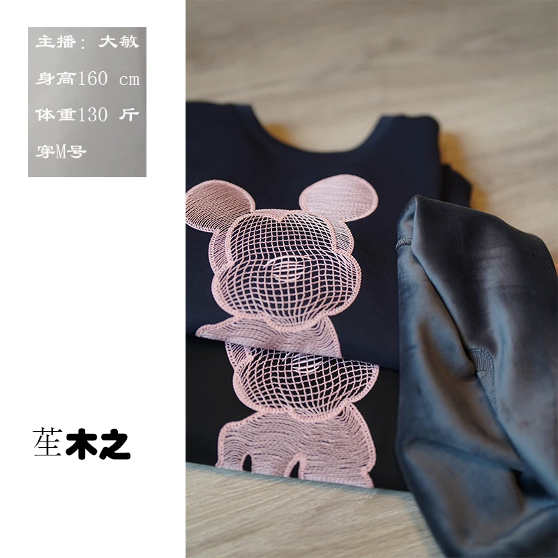 A刺绣卡通套头卫衣女上衣23089