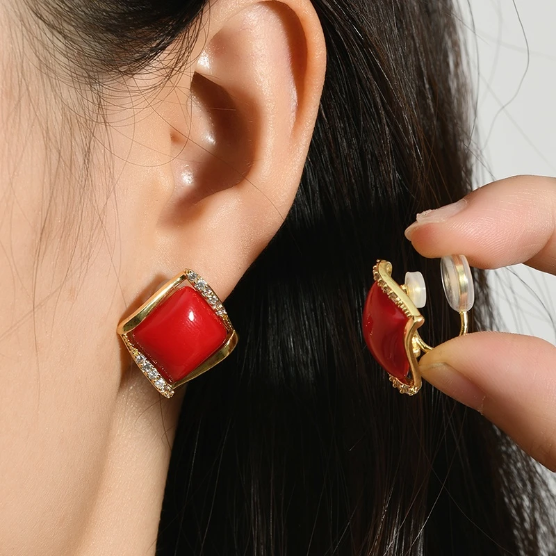 铜合金仿珍珠耳饰 新款无耳洞蚊香盘耳夹红色耳环时尚喜庆新年