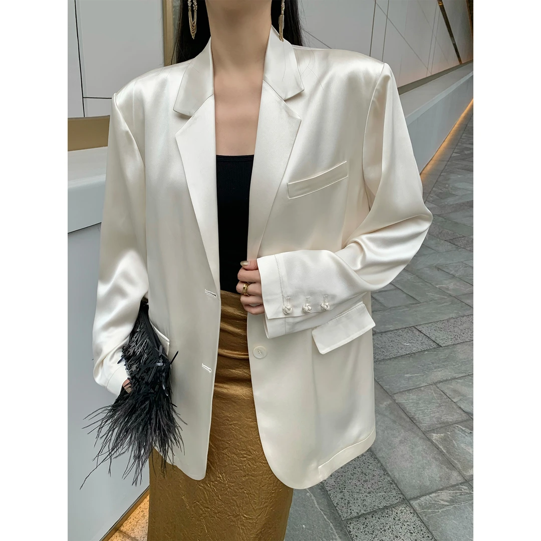 周淼手工本布盘扣 门襟两粒扣H廓形新中式缎面醋酸西装ZM24X5042J