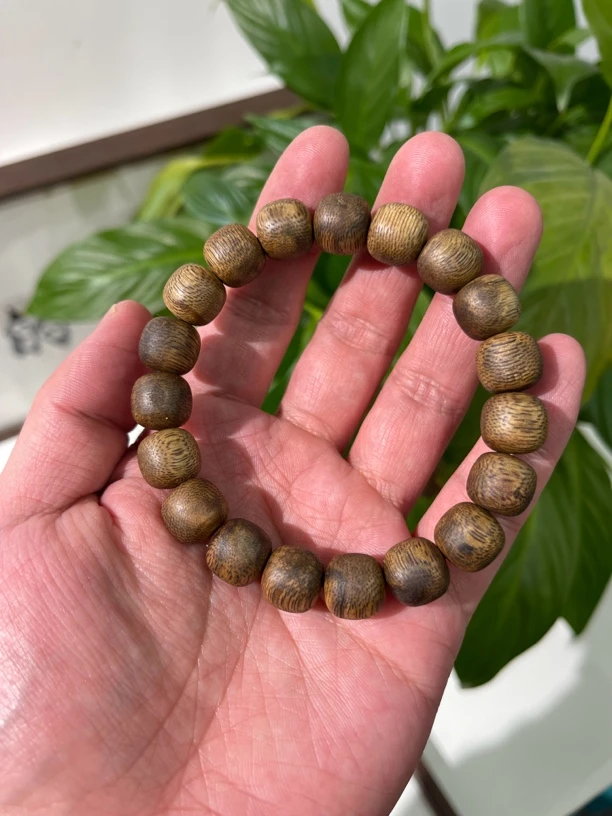 沉香微瑕福利款 高结油老型珠 10克 11mm/19颗国香莺歌绿奇楠沉香