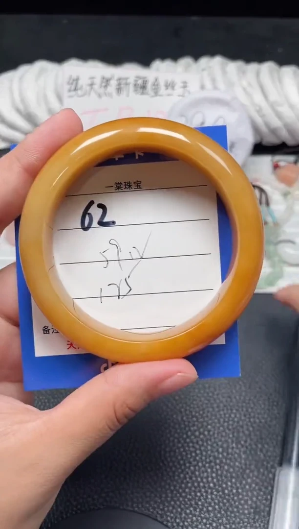 【闪购商品】石英质玉手镯未镶嵌62
