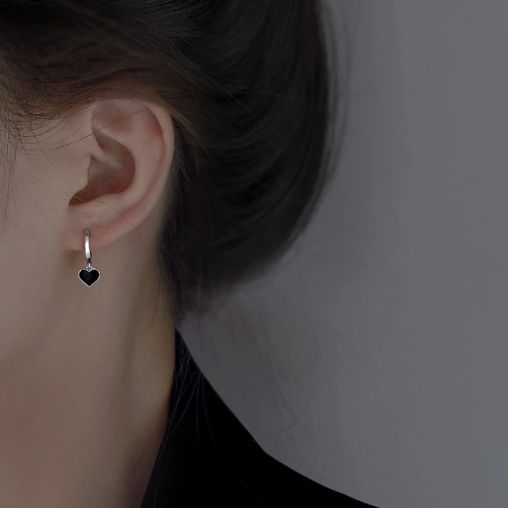 925银耳饰 925纯银爱心耳环小众设计感百搭黑色耳钉耳圈网红爆款