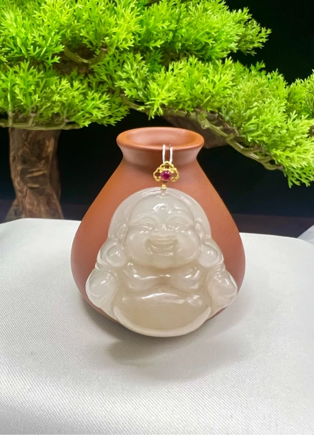藕粉佛公18k金镶嵌天然和田玉挂坠