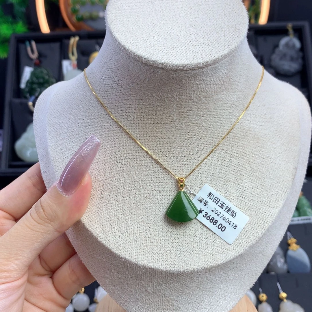 和田玉吊坠18K金镶嵌