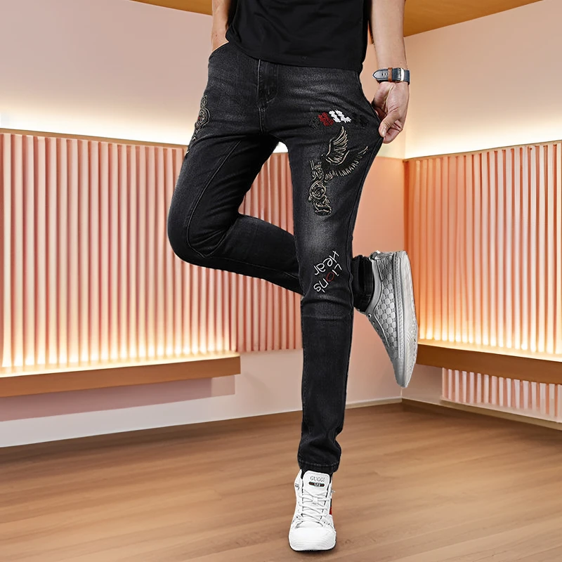 春秋新款黑色刺绣牛仔裤男潮牌韩版修身小脚加绒加厚牛仔裤男款