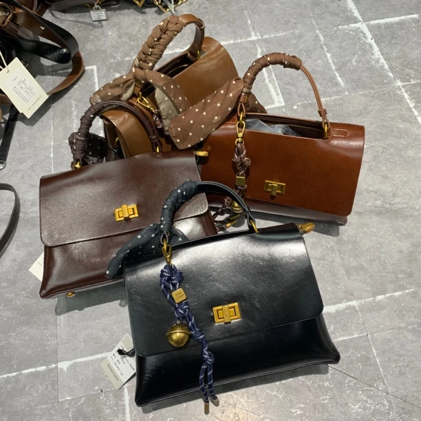 斜挎包轻奢时尚休闲女士黑色复古经典单肩气质百搭真皮小众潮流