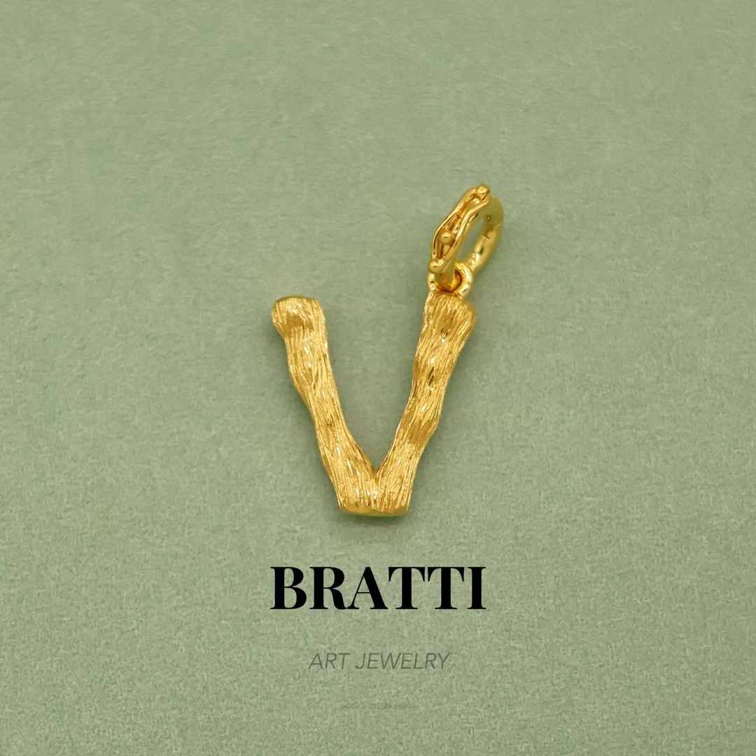 Bratti珠宝18K金万能扣吊坠（字母V）