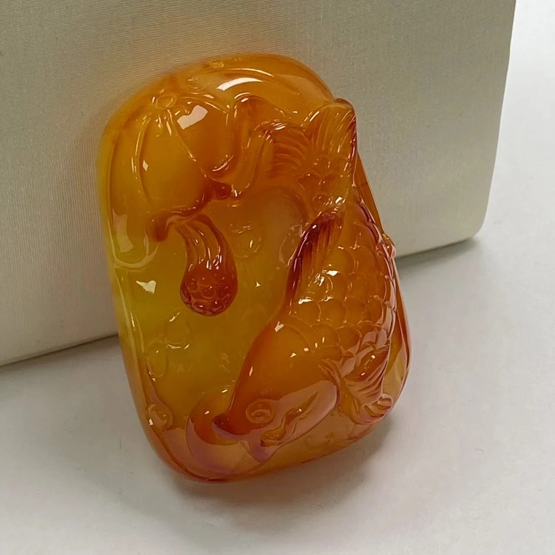 【九矿】E040红密鱼牌时尚吊坠