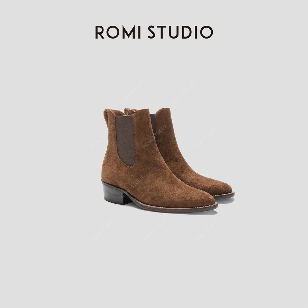 ROMI STUDIO“复古英伦”水洗双面牛反绒尖头粗跟棕短筒靴 23AWS093