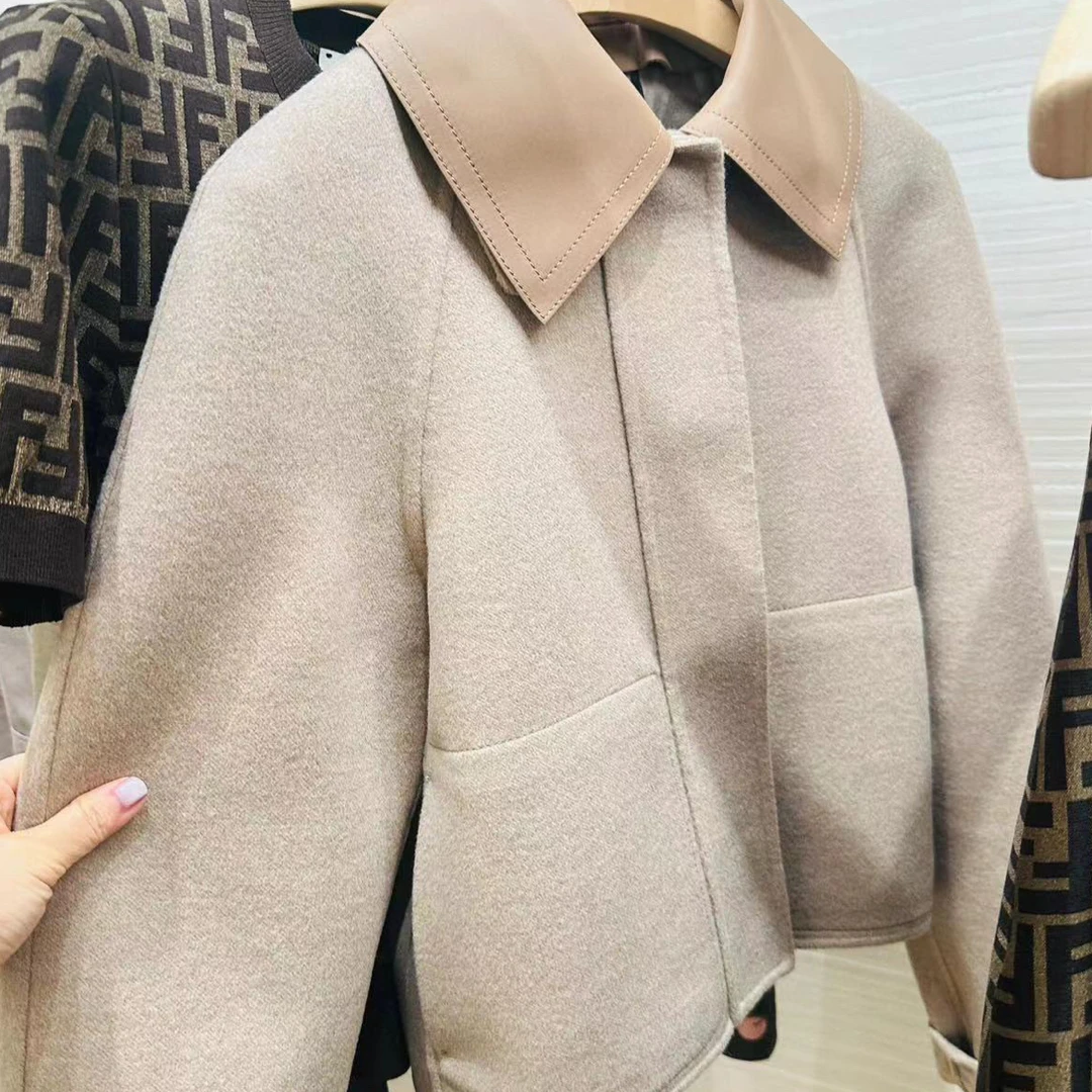 Fendi 24新款 卡其色翻领毛呢外套