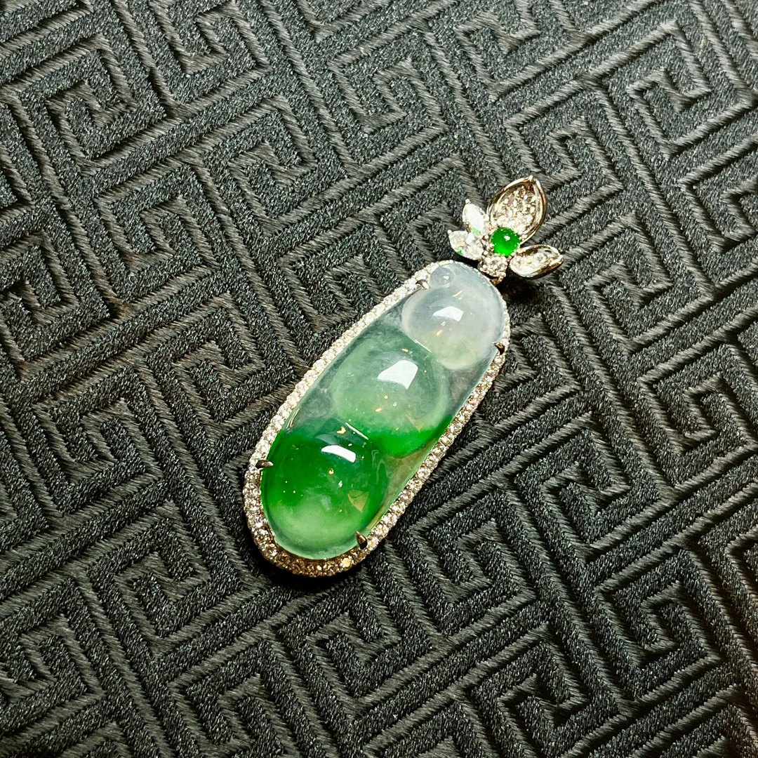 18K镶钻冰飘绿福豆