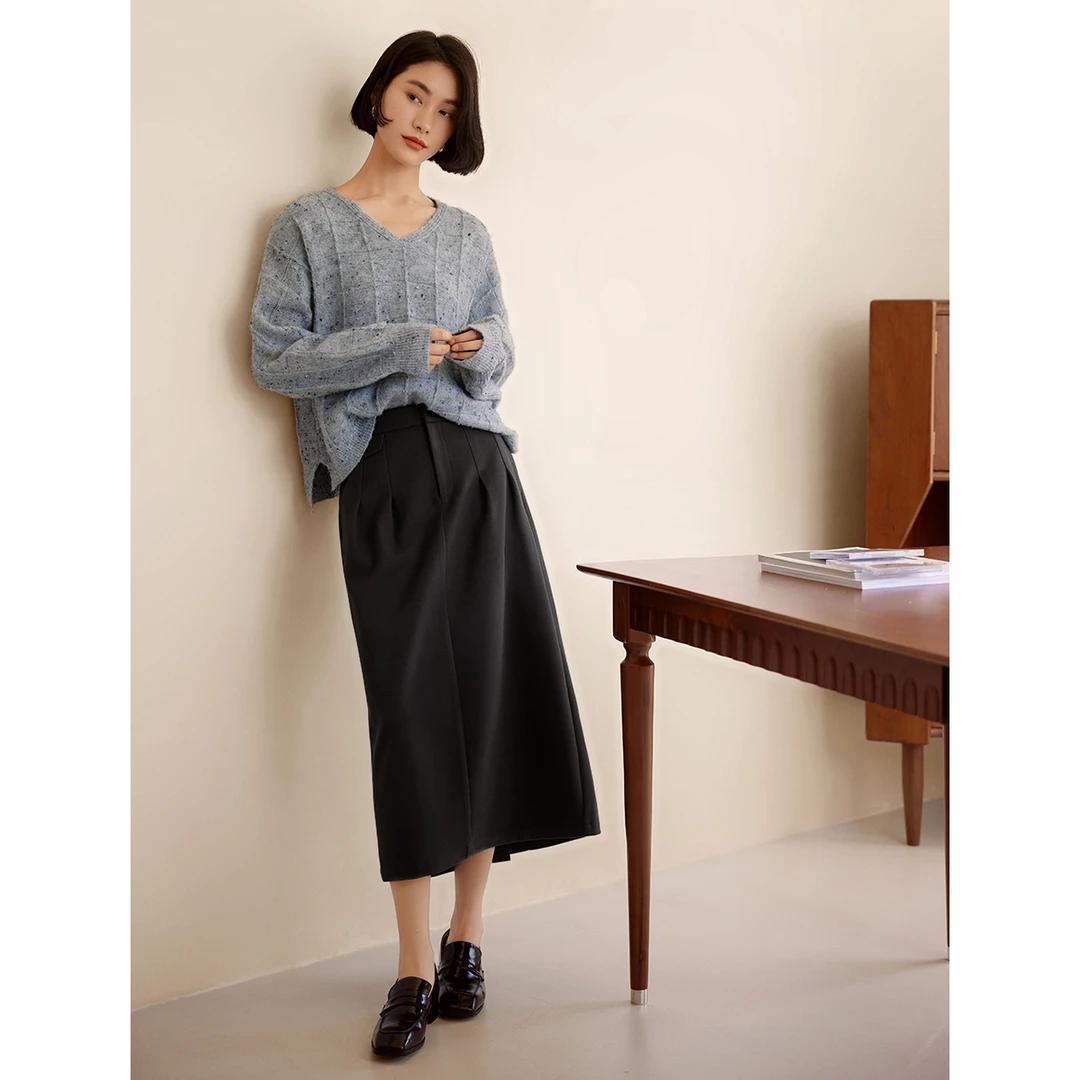 XWI/欣未2023秋季肌理感知性通勤女式针织衫打底宽松V领中长款