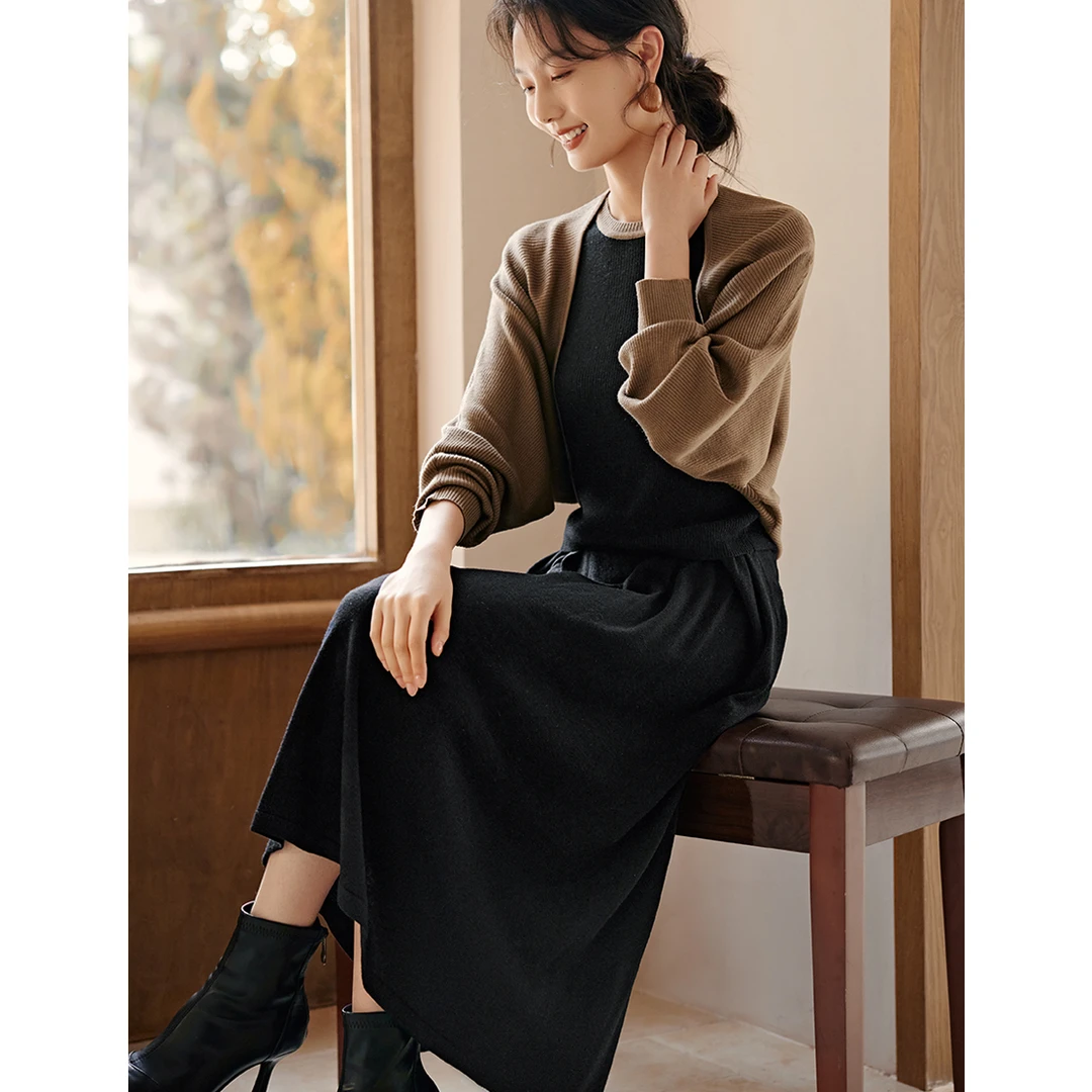 XWI/欣未2023秋冬新款简约慵懒感蝙蝠袖拼色针织三件套装女装