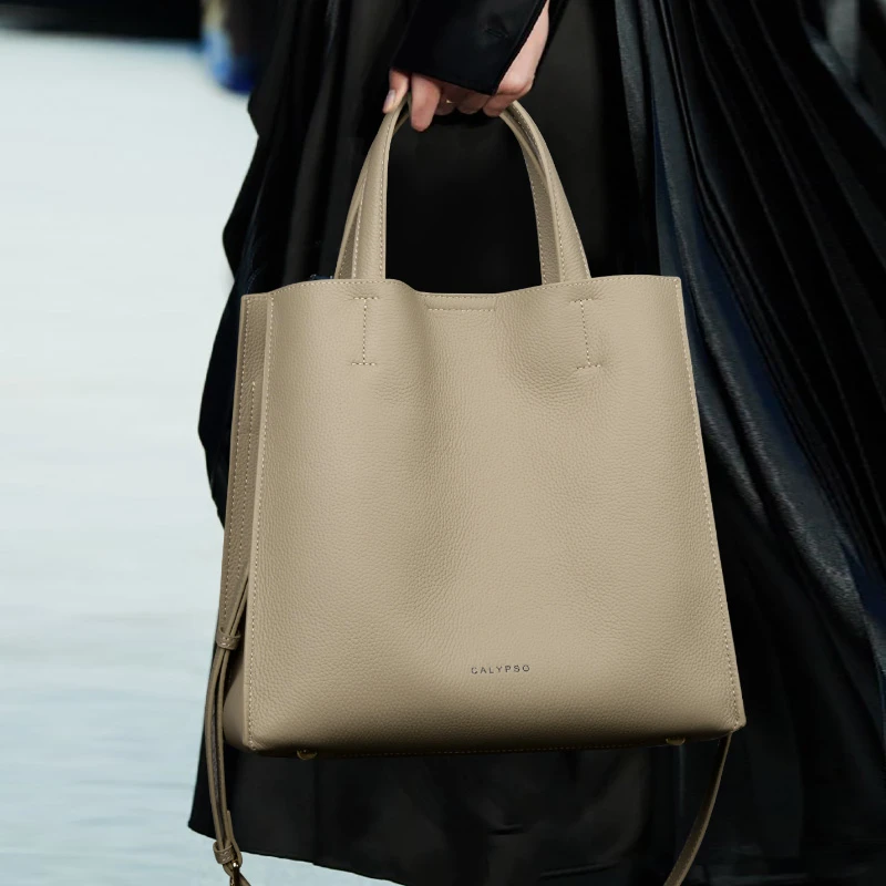 真皮女士手提包2025新款休闲百搭托特包大容量通勤单肩斜挎水桶包