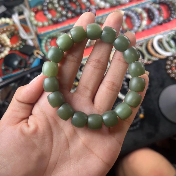 和田玉新疆沙枣青卡12