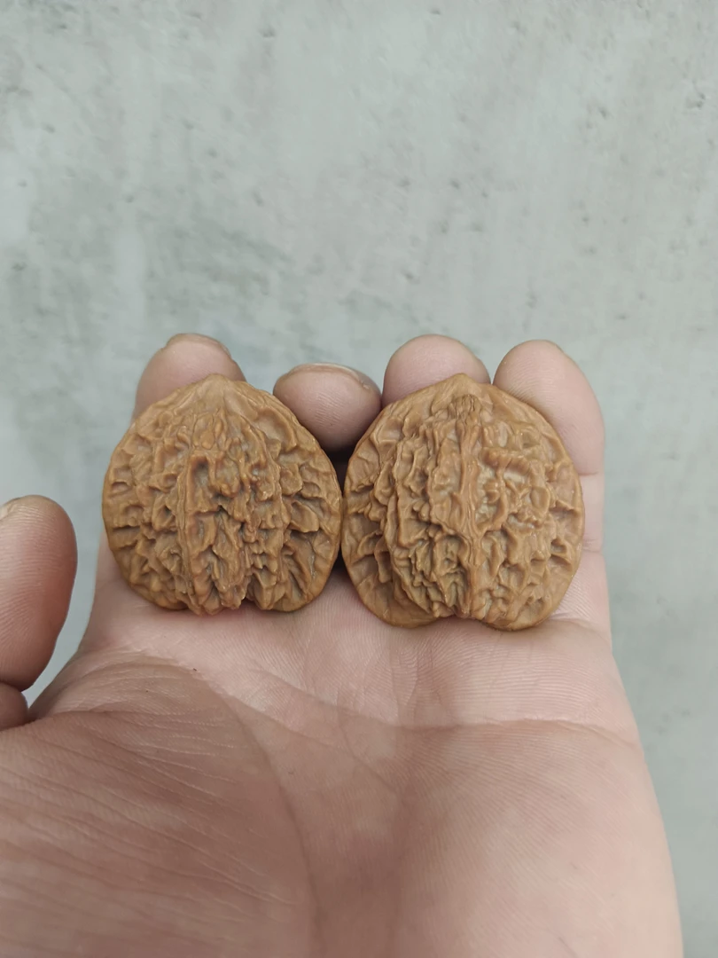 盘龙纹文玩核桃把件