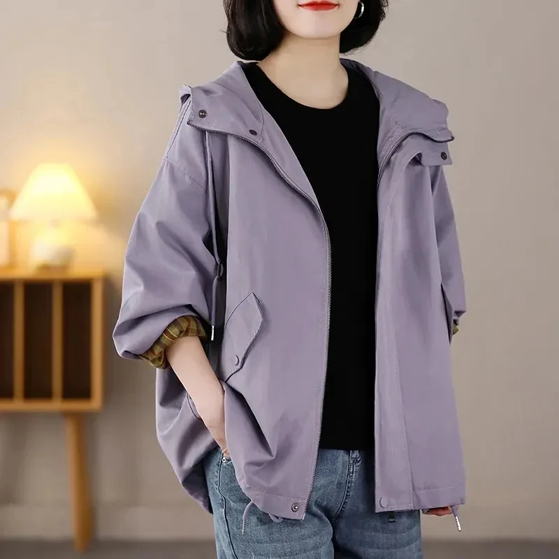 2025春秋季新款韩版休闲宽松大码文艺复古格子袖口连帽风衣短外套