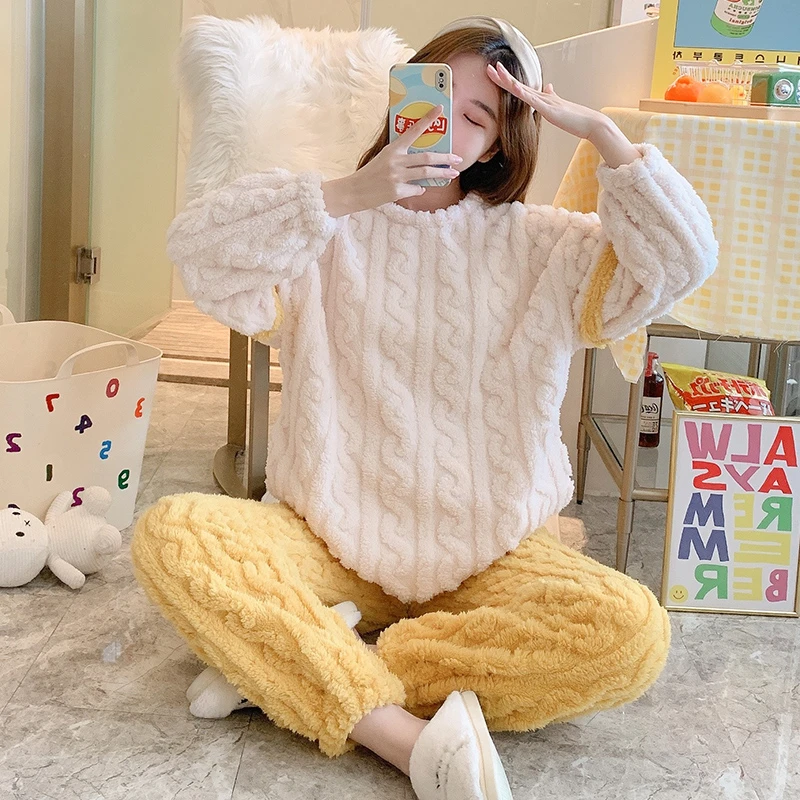 秋冬季珊瑚绒睡衣女冬加厚加绒家居服女士圆领冬款法兰绒保暖套装