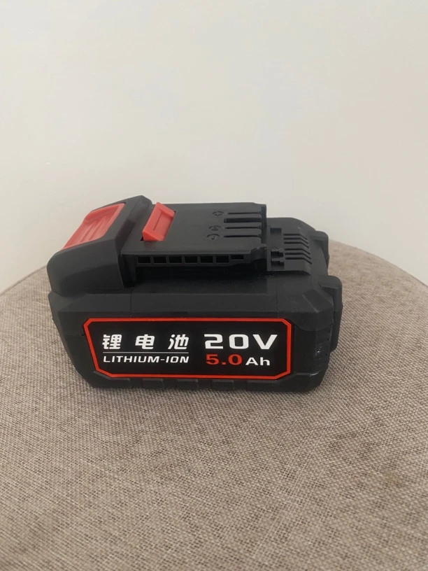 大有通用电池5.0 采用10节三星25r电芯，总容量5.0安 比安装耐用
