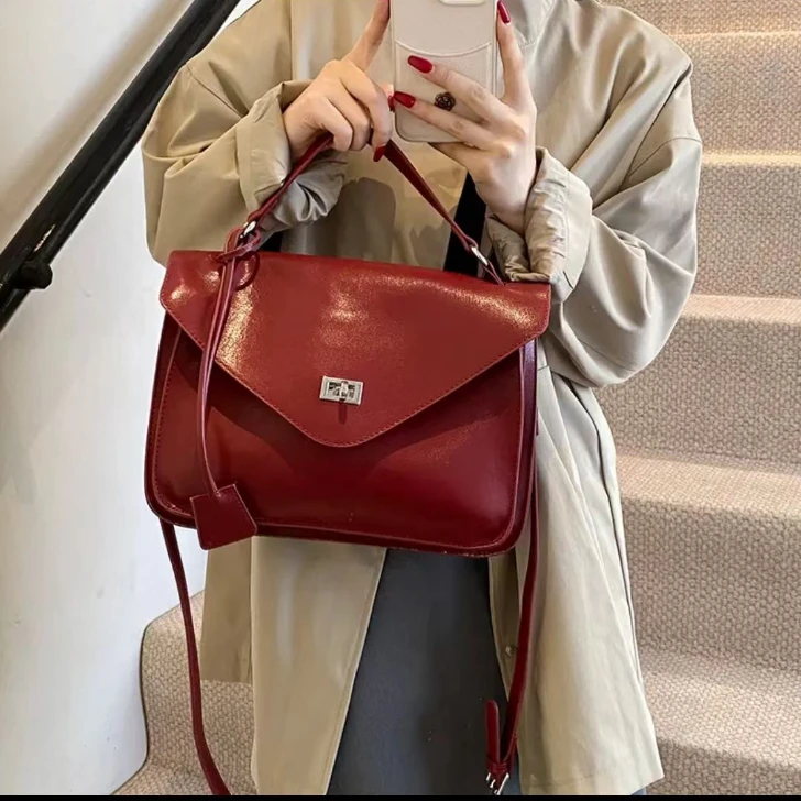 (乌鲁木齐发货)爆款时尚优雅小众气质网红百搭简约休闲斜挎包包