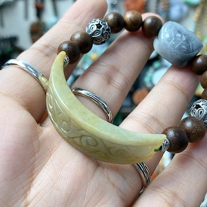 翡翠颈饰未镶嵌手链