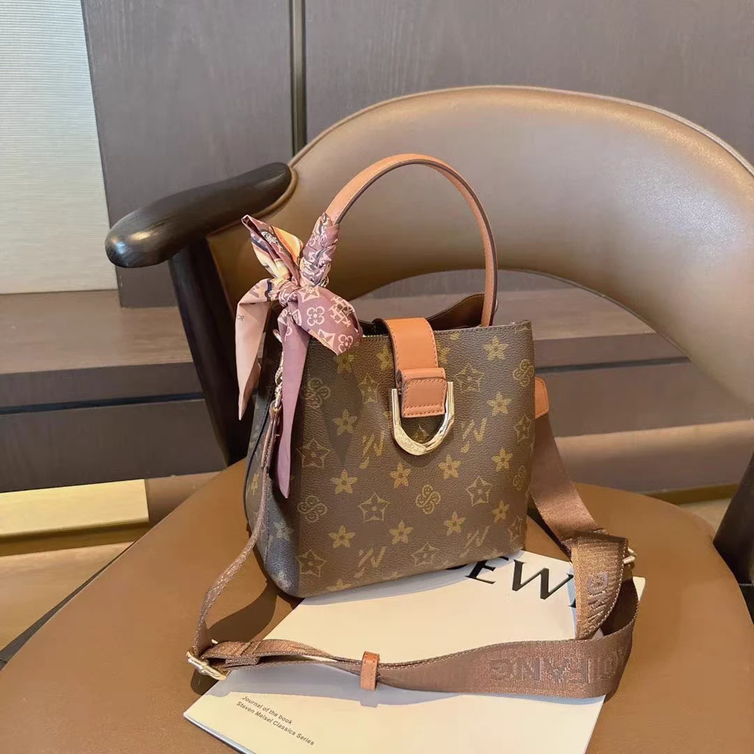 通勤（丝巾款水桶）宽肩带斜挎包经典