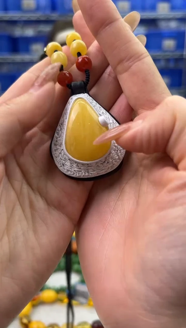 【闪购商品】琥珀颈饰未镶嵌676秒拍号