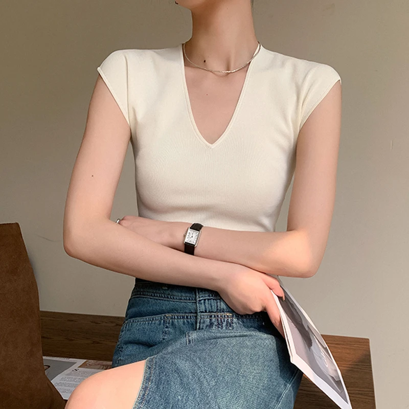 高端潮牌女装高级感设计V领修身显瘦短袖t恤时尚精致百搭针织上衣