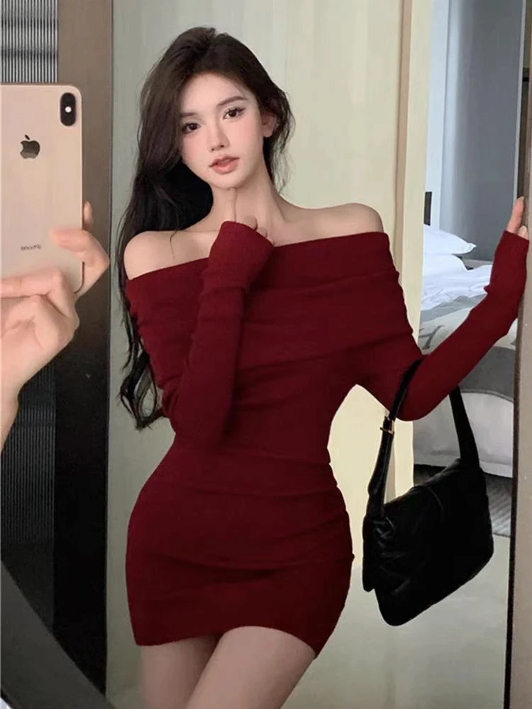 女装春季爆款2025赫本红色针织连衣裙辣妹洋气一字肩长袖包臀裙