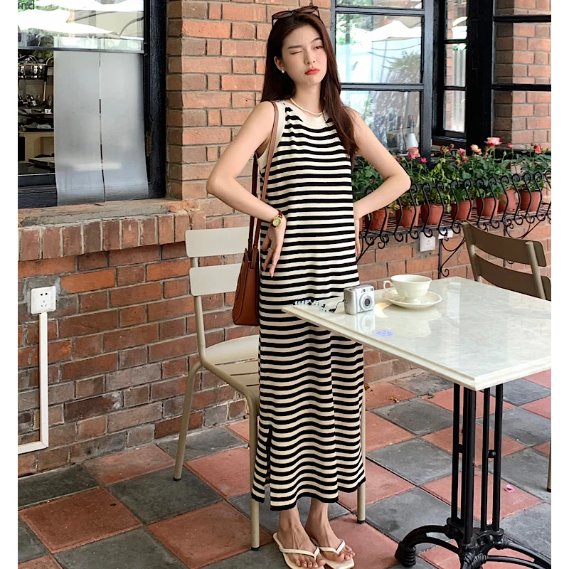 夏季新款女士条纹吊带针织女装高贵洋气上档次气质百搭宽松连衣裙