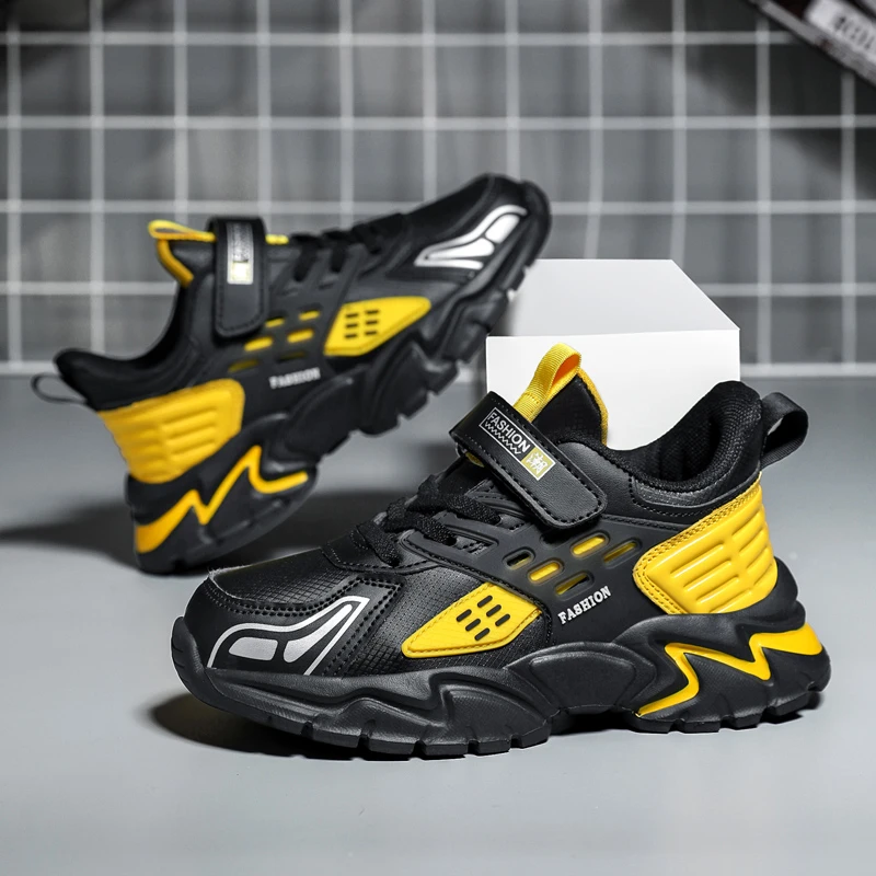 秋冬款男孩运动鞋2024新款皮面防水旋纽扣学生百搭休闲运动跑步鞋