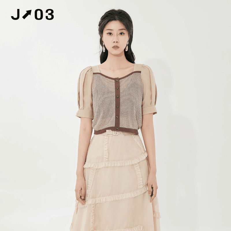 J03女装 夏季新品针织衫 时尚简约通勤拼接纹理感方领短袖上衣