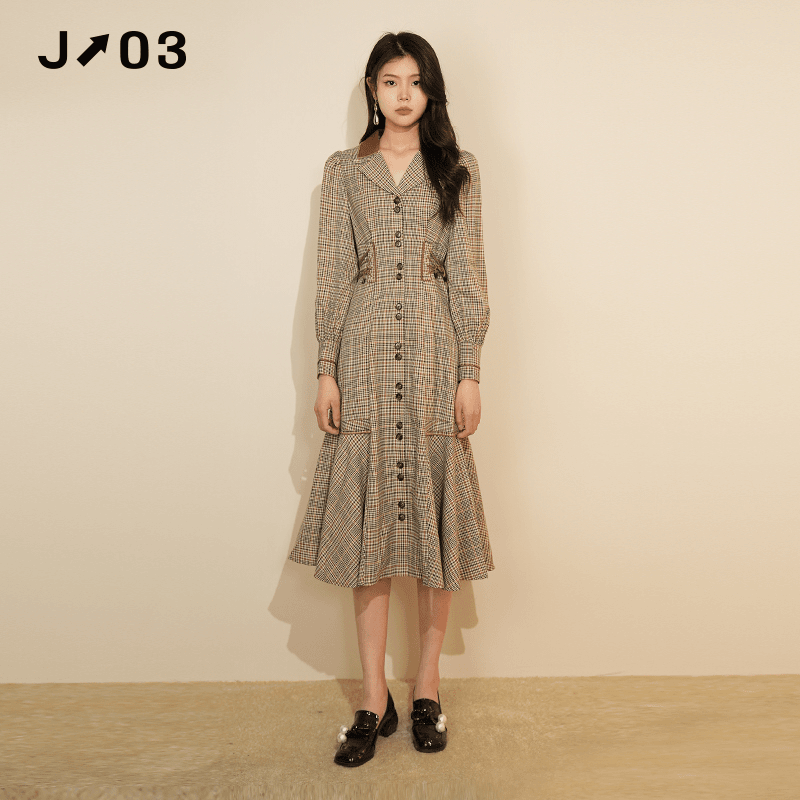 J03简约女装 春夏新款时尚气质格纹收腰翻领泡泡袖鱼尾女装连衣裙