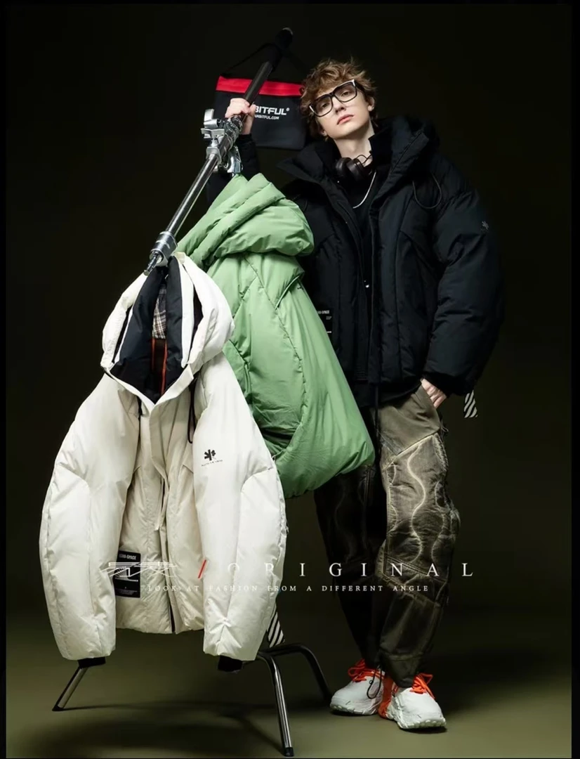 易麦2024冬季新款黑色经典情侣美版轻户外防寒保暖男女款羽绒外套